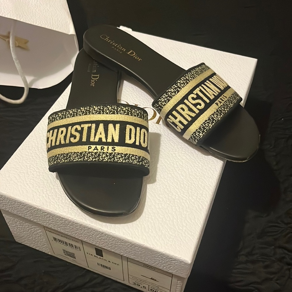 Gently worn Diors . Very good condition. US size 9 European 39.5